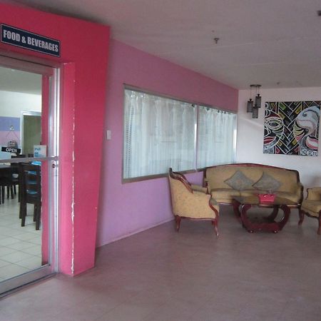 Middle Town Inn Баколод Экстерьер фото